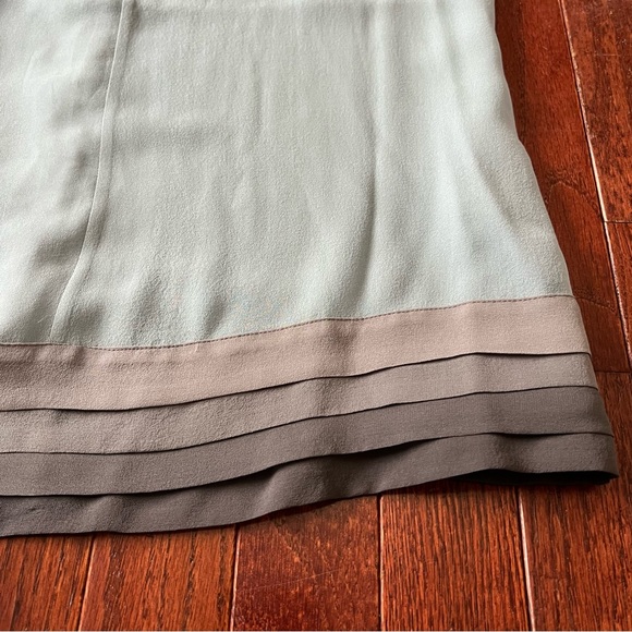 Banana Republic Silk Top Size S Petite Women’s Green Gray V Neck Tank Top Y2K - Picture 3 of 9